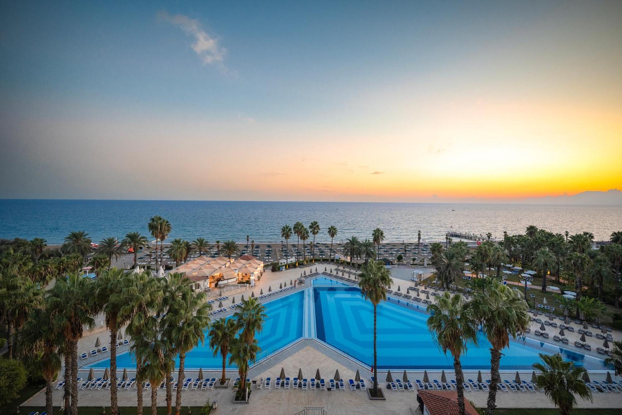 Adora Hotel & Resort Белек Екстериор снимка