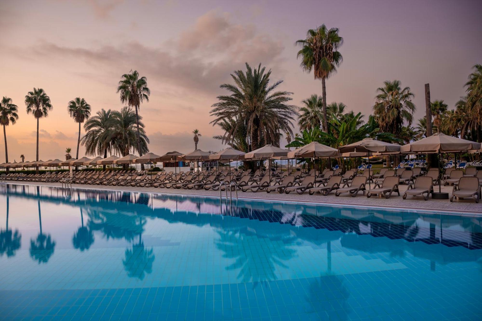 Adora Hotel & Resort Белек Екстериор снимка