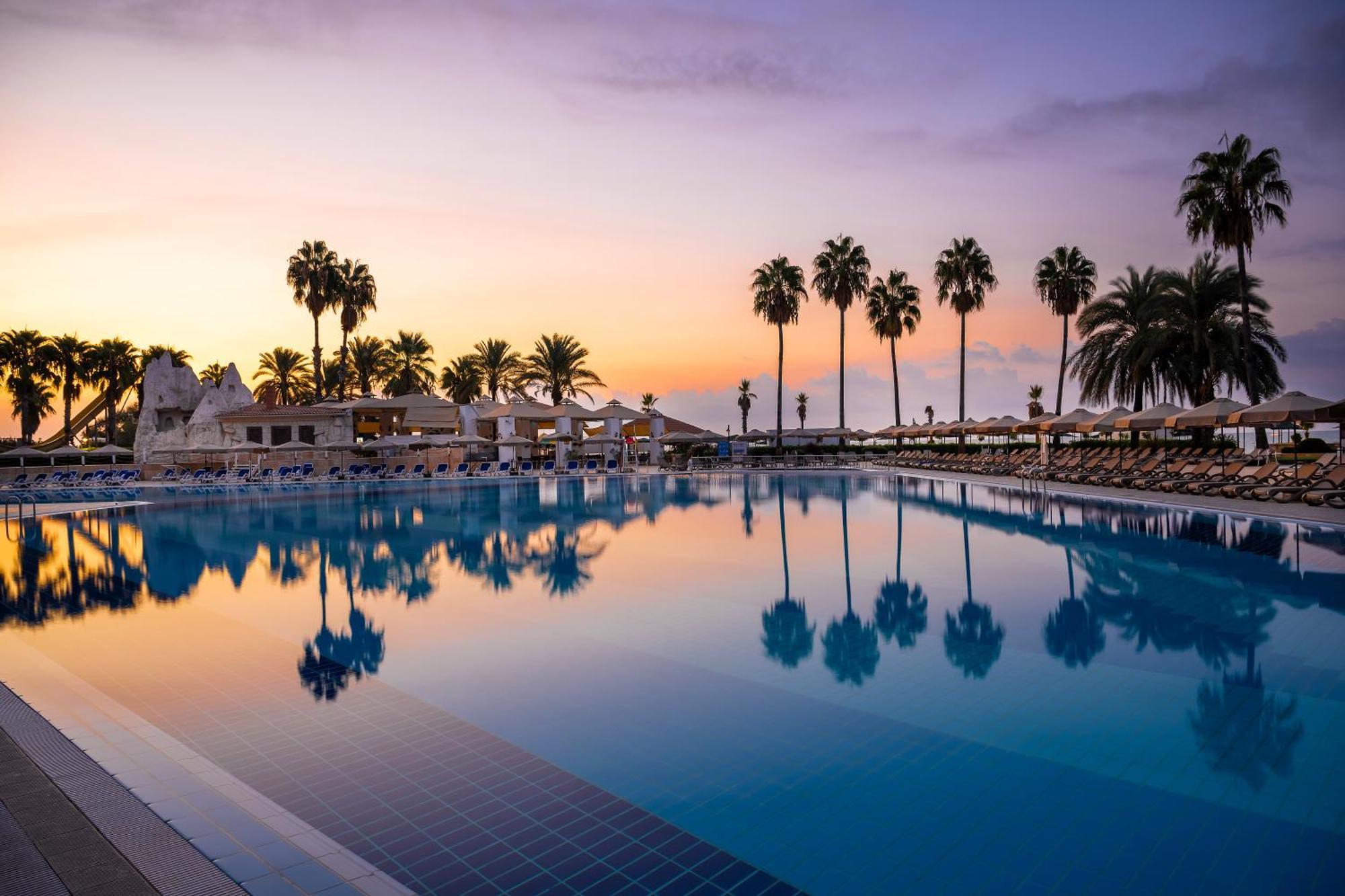 Adora Hotel & Resort Белек Екстериор снимка