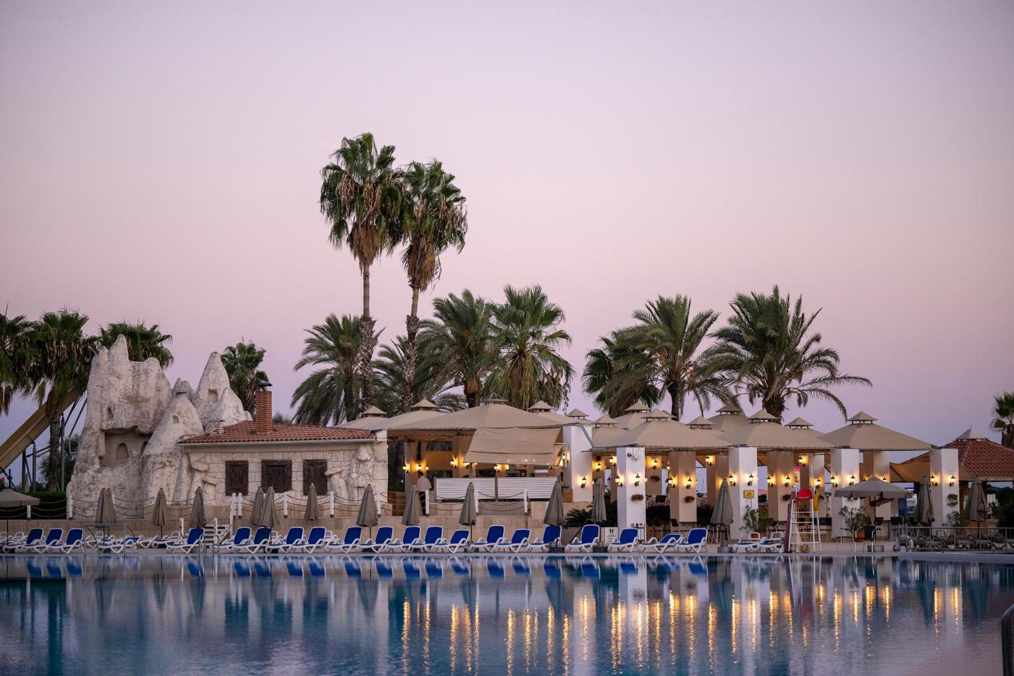 Adora Hotel & Resort Белек Екстериор снимка